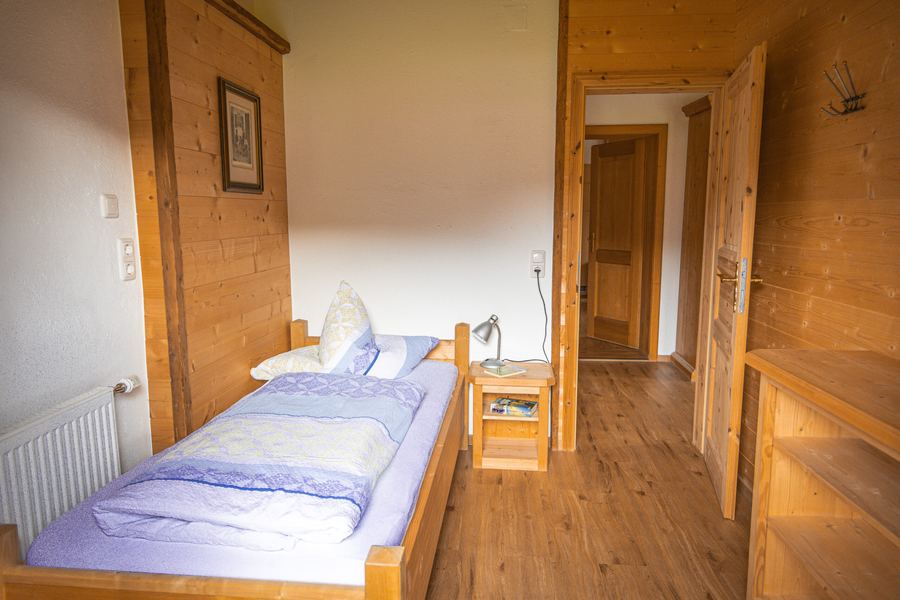 Kinderzimmer mit Einzelbett